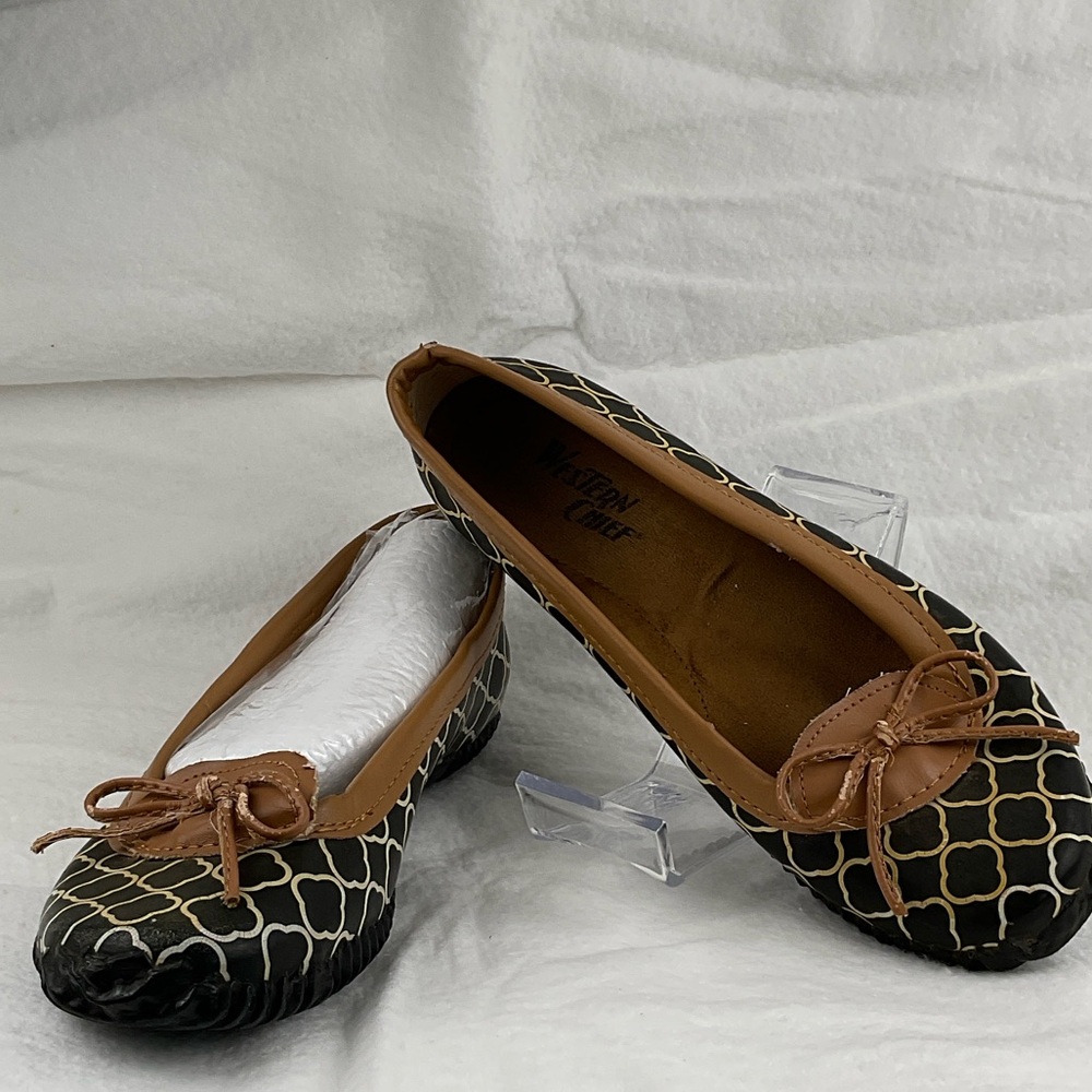 Western Chief Women’s Flat Duck Rain Shoe Black and Tan Patterned 7‎ / Gardening